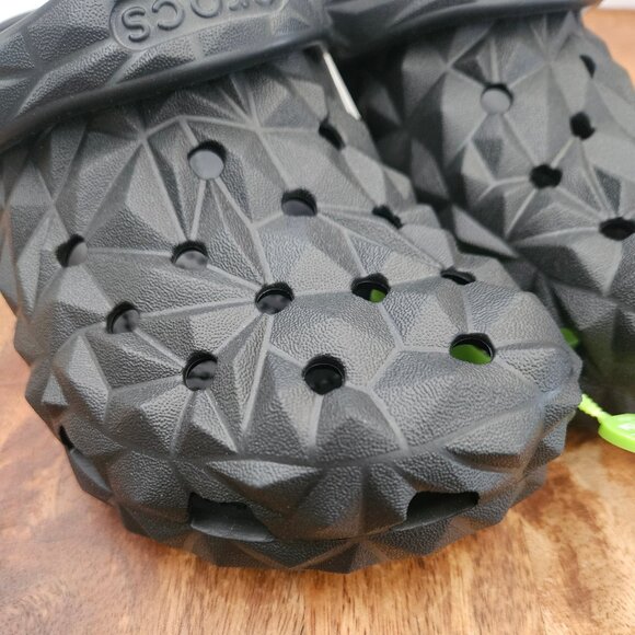 Crocs Classic Clog Unisex Black Women 6 Men 4 Geometric Shoes 209563-001 New - Picture 6 of 7